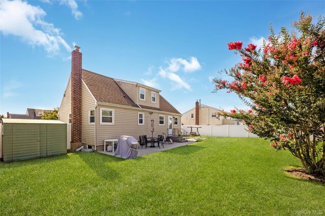 117 Midwood Avenue, Farmingdale, NY 11735
