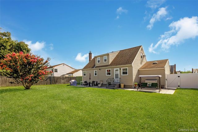 117 Midwood Avenue, Farmingdale, NY 11735