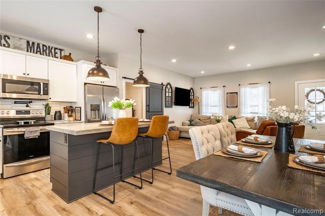 5730 Crescent Road, Waterford, MI 48327