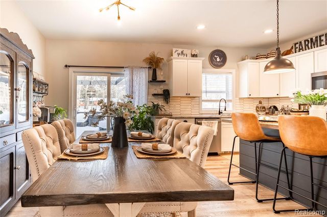 5730 Crescent Road, Waterford, MI 48327