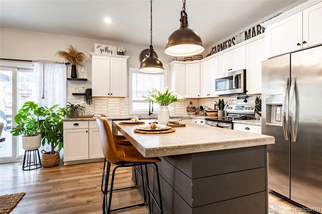 5730 Crescent Road, Waterford, MI 48327