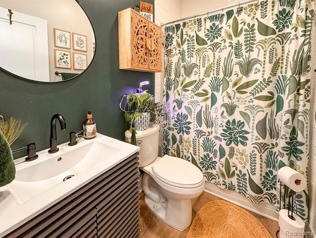 5730 Crescent Road, Waterford, MI 48327