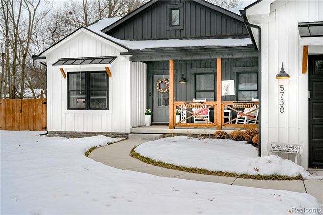 5730 Crescent Road, Waterford, MI 48327