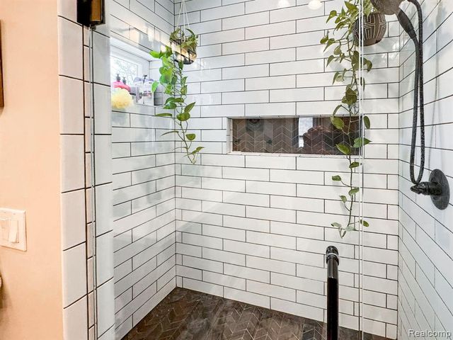 5730 Crescent Road, Waterford, MI 48327