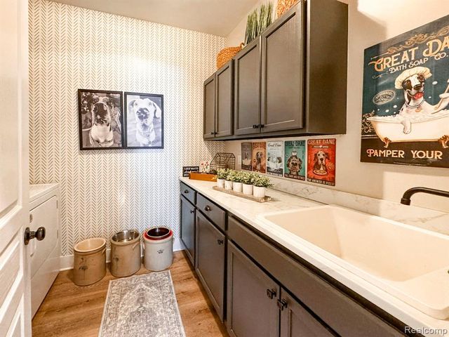 5730 Crescent Road, Waterford, MI 48327