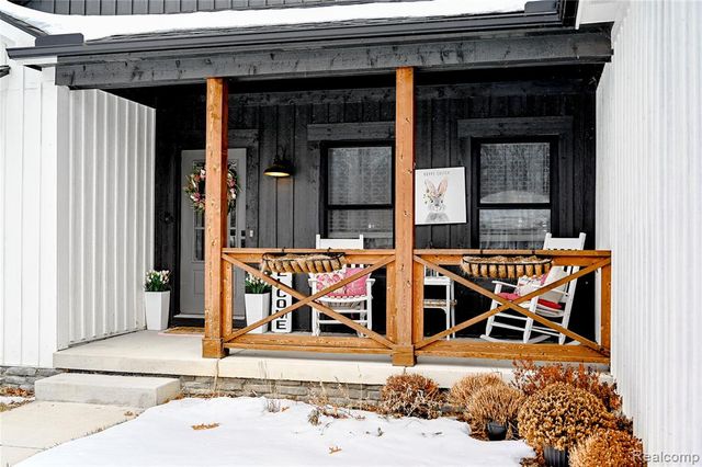 5730 Crescent Road, Waterford, MI 48327