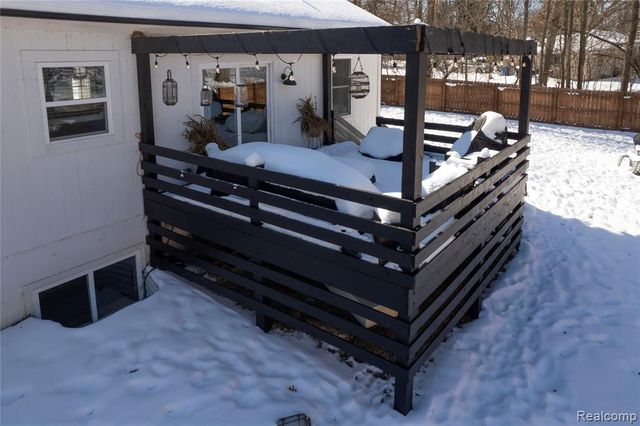 5730 Crescent Road, Waterford, MI 48327