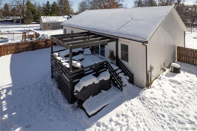 5730 Crescent Road, Waterford, MI 48327