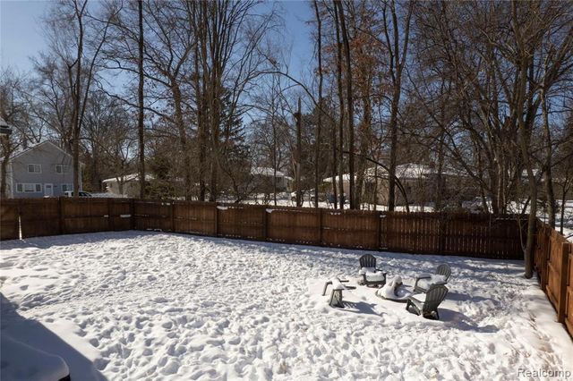 5730 Crescent Road, Waterford, MI 48327