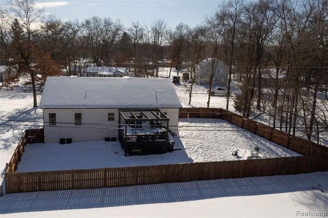 5730 Crescent Road, Waterford, MI 48327