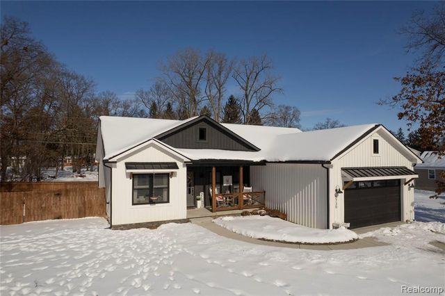 5730 Crescent Road, Waterford, MI 48327