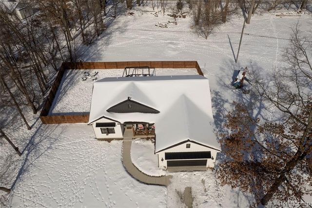 5730 Crescent Road, Waterford, MI 48327