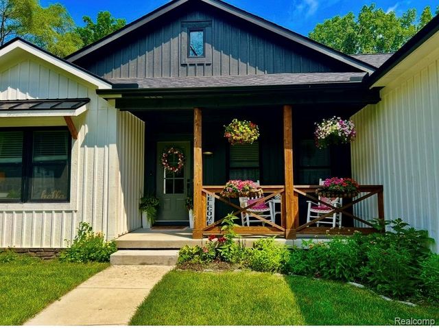 5730 Crescent Road, Waterford, MI 48327