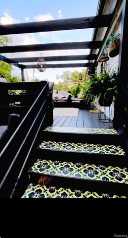 5730 Crescent Road, Waterford, MI 48327