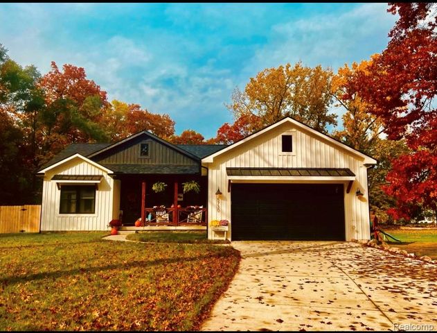 5730 Crescent Road, Waterford, MI 48327