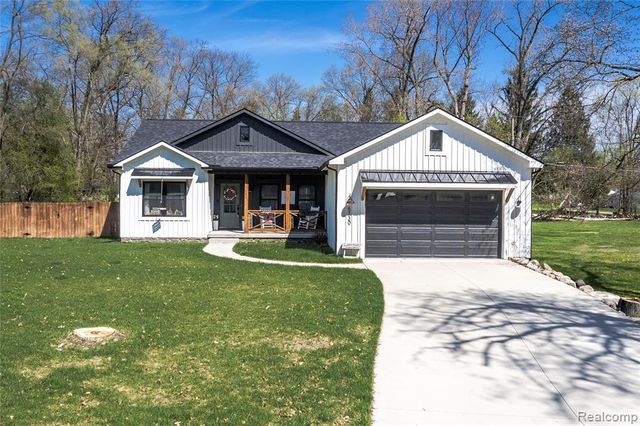 5730 Crescent Road, Waterford, MI 48327