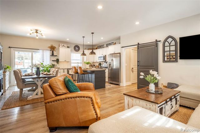 5730 Crescent Road, Waterford, MI 48327