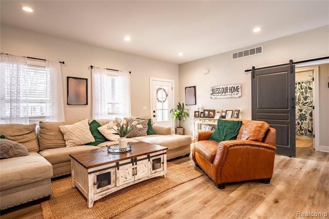 5730 Crescent Road, Waterford, MI 48327