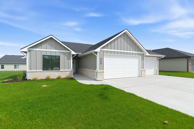 608 E Elmwood St, Park City, KS 67147