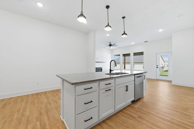 608 E Elmwood St, Park City, KS 67147