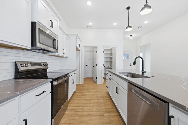 608 E Elmwood St, Park City, KS 67147