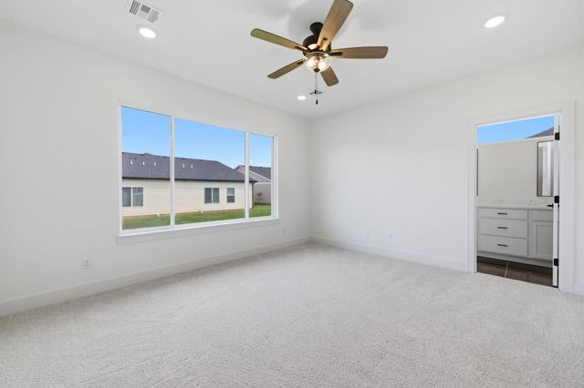 608 E Elmwood St, Park City, KS 67147