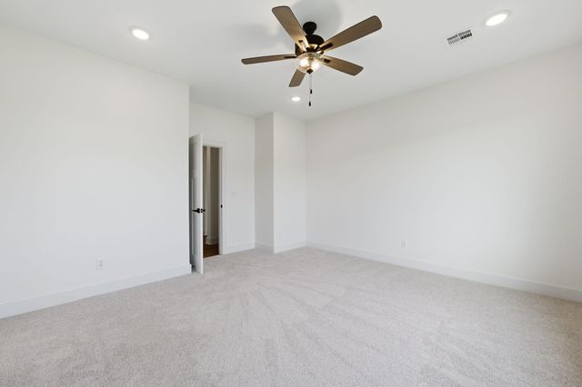 608 E Elmwood St, Park City, KS 67147
