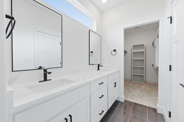608 E Elmwood St, Park City, KS 67147