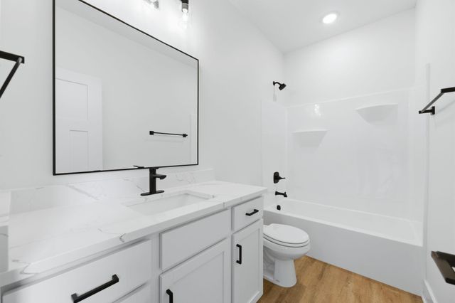 608 E Elmwood St, Park City, KS 67147