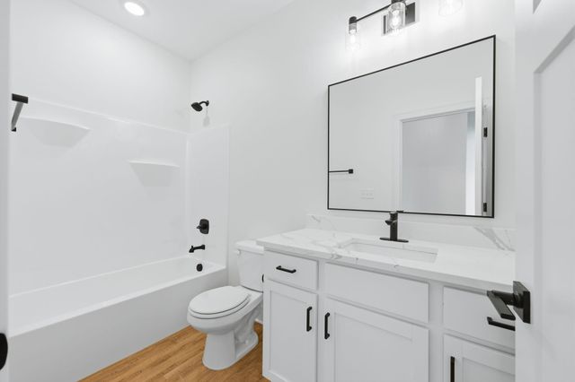 608 E Elmwood St, Park City, KS 67147