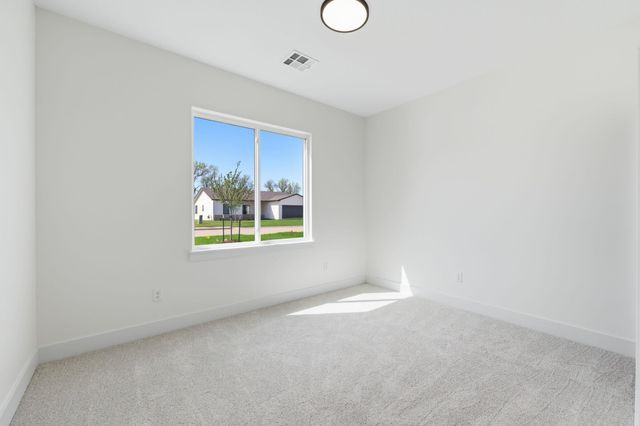 608 E Elmwood St, Park City, KS 67147