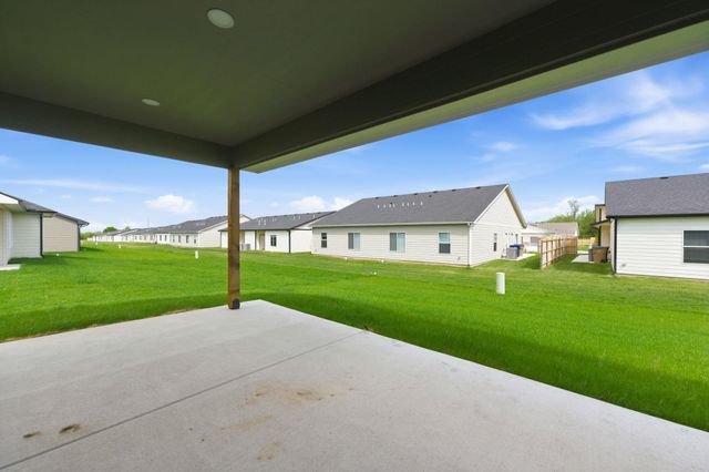 608 E Elmwood St, Park City, KS 67147