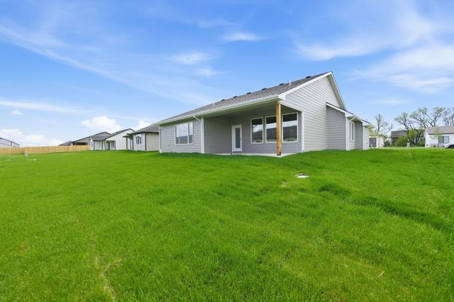 608 E Elmwood St, Park City, KS 67147