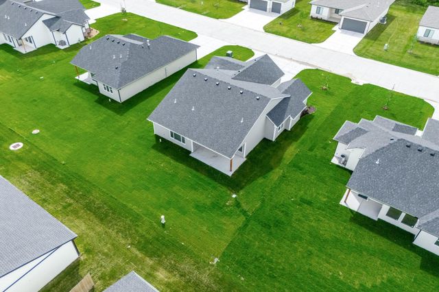 608 E Elmwood St, Park City, KS 67147