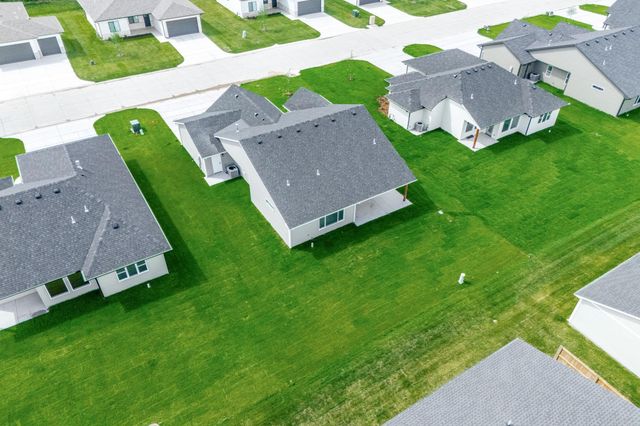 608 E Elmwood St, Park City, KS 67147