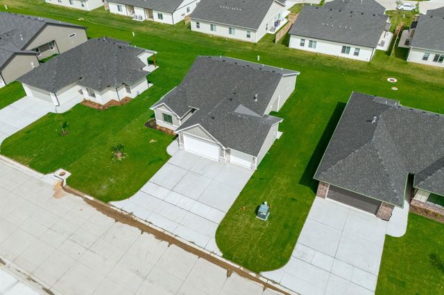 608 E Elmwood St, Park City, KS 67147