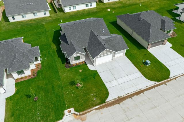 608 E Elmwood St, Park City, KS 67147