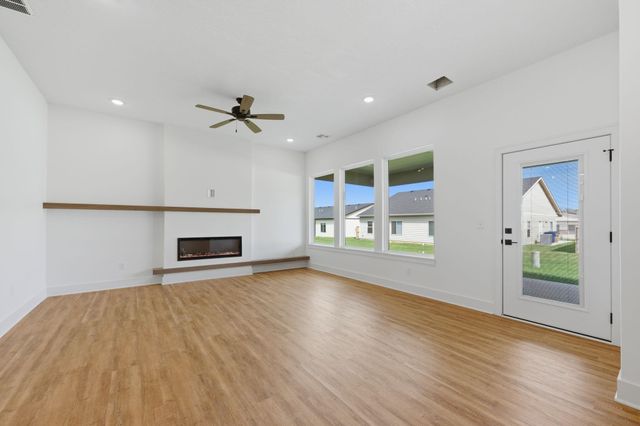 608 E Elmwood St, Park City, KS 67147