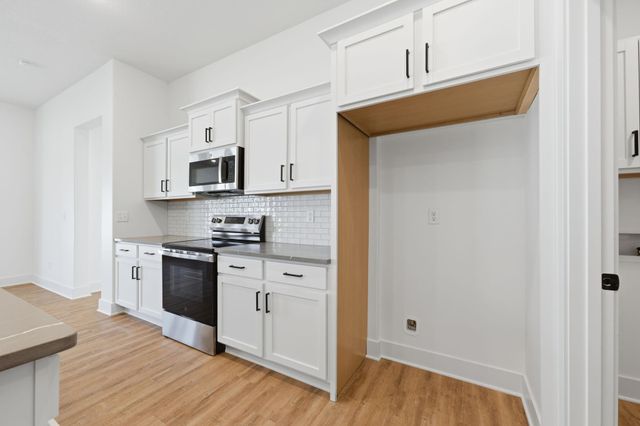 608 E Elmwood St, Park City, KS 67147