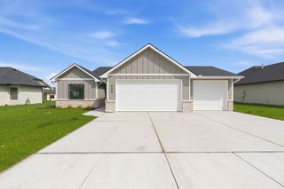 608 E Elmwood St, Park City, KS 67147