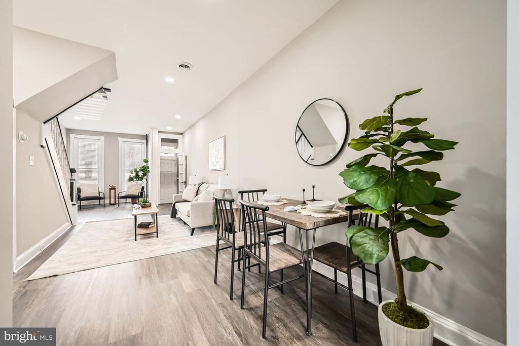 Image 10 of property listing at 803 WELLINGTON ST, Baltimore, MD 21211