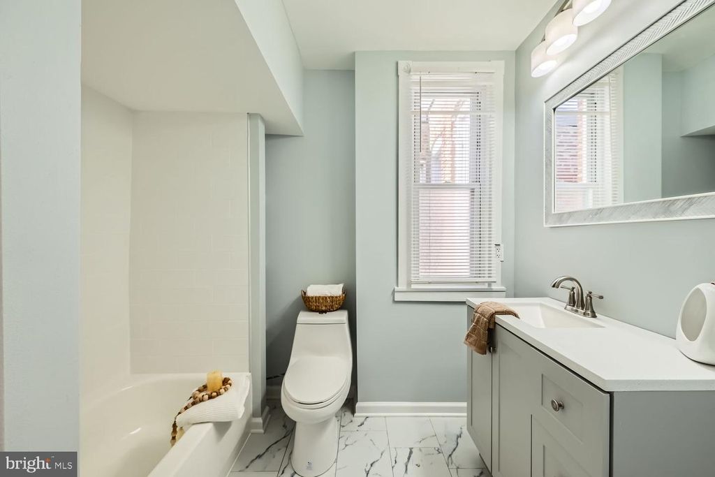 Image 18 of property listing at 803 WELLINGTON ST, Baltimore, MD 21211