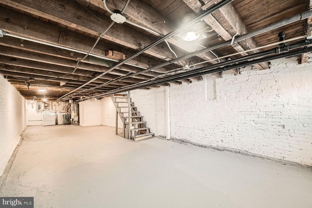 Image 24 of property listing at 803 WELLINGTON ST, Baltimore, MD 21211