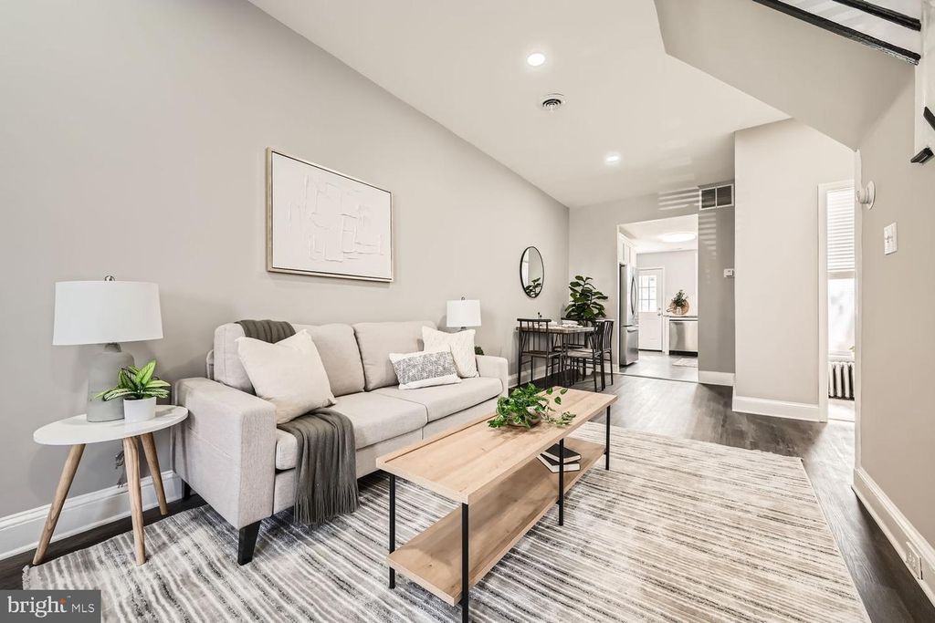 Image 5 of property listing at 803 WELLINGTON ST, Baltimore, MD 21211
