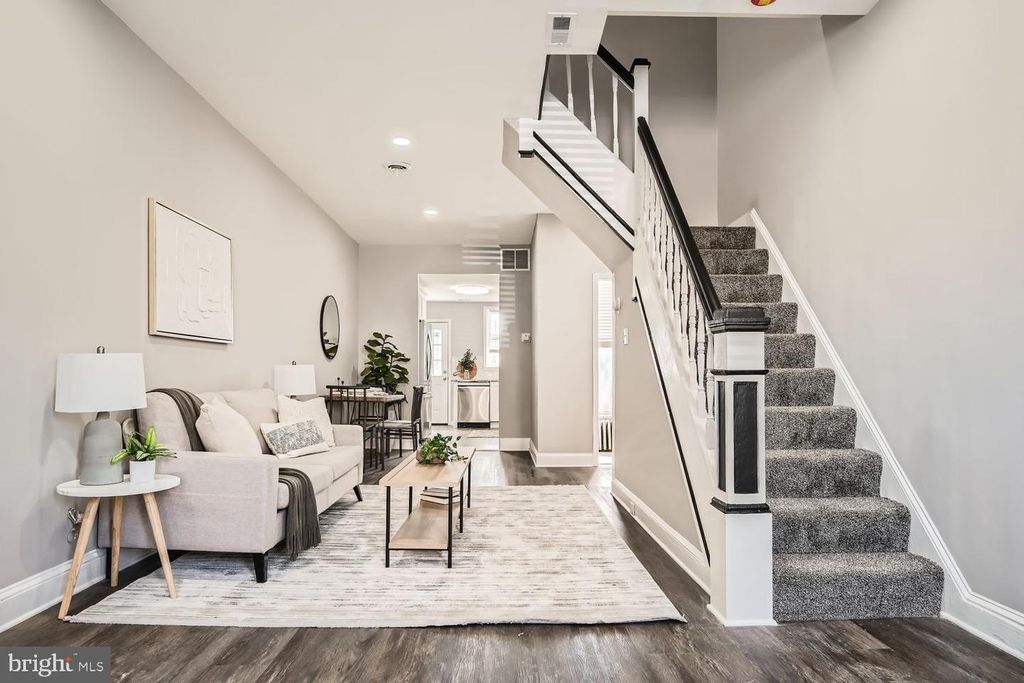 Image 8 of property listing at 803 WELLINGTON ST, Baltimore, MD 21211