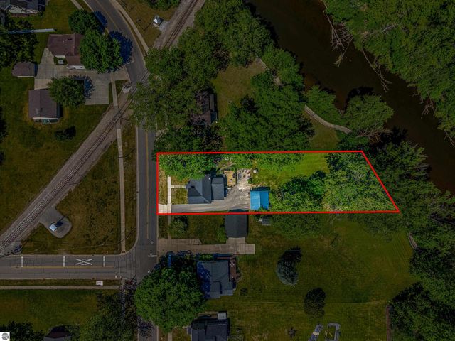 329 Ely Street, Alma, MI 48801