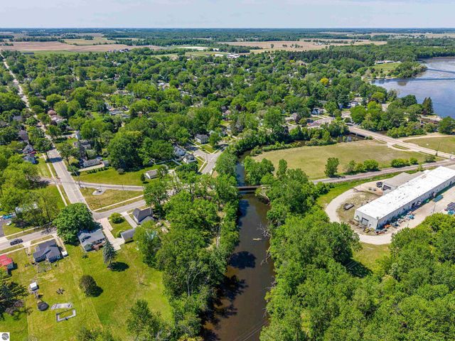 329 Ely Street, Alma, MI 48801