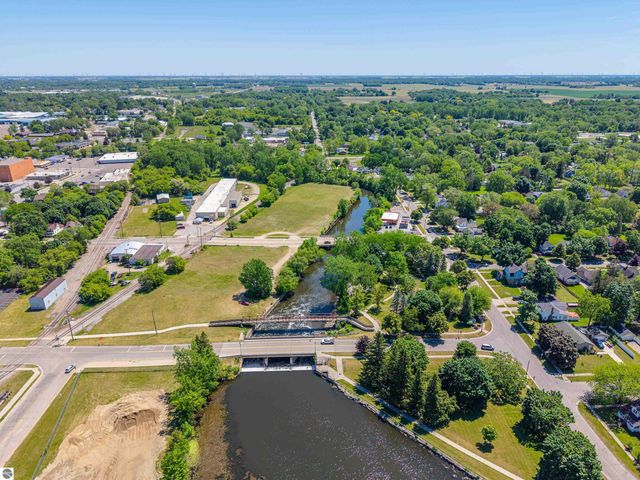 329 Ely Street, Alma, MI 48801