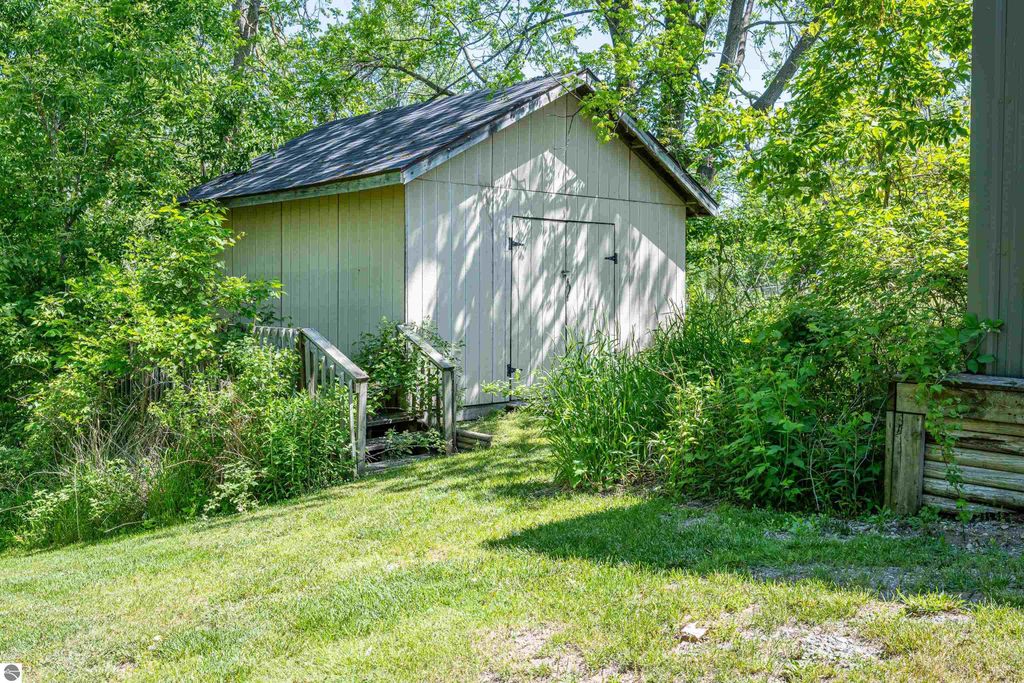 Image 42 of property listing at 329 Ely Street, Alma, MI 48801