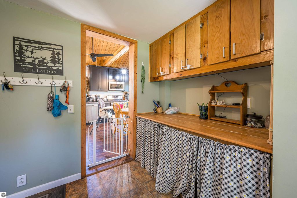 Image 5 of property listing at 329 Ely Street, Alma, MI 48801